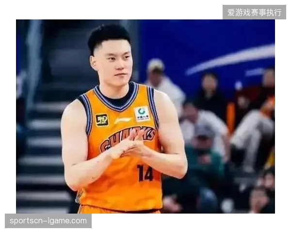 李弘权凭借出色的进攻篮板嗅觉，为上海久事创造了大量高效率的二次进攻